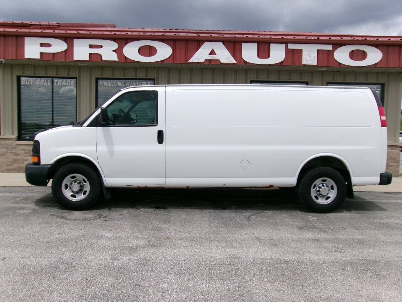 2013 GMC Savana — photo 1 of 11