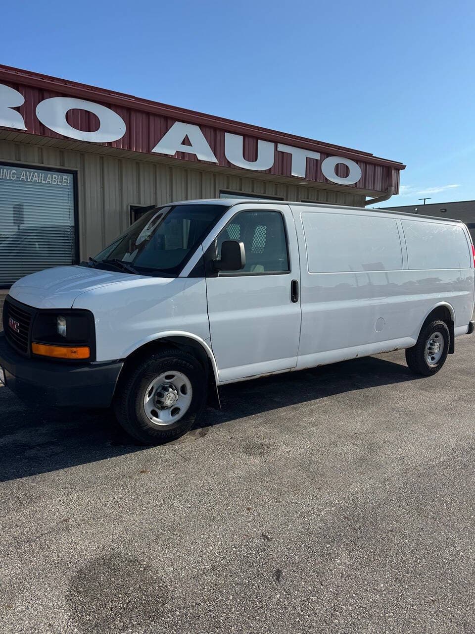 2013 GMC Savana — photo 2 of 11