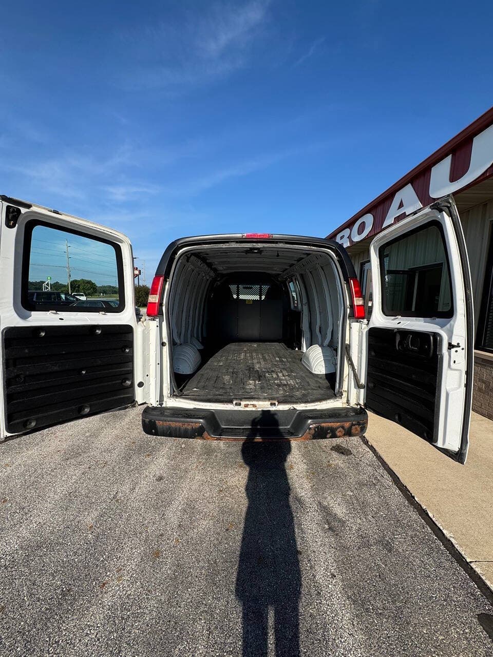 2013 GMC Savana — photo 3 of 11