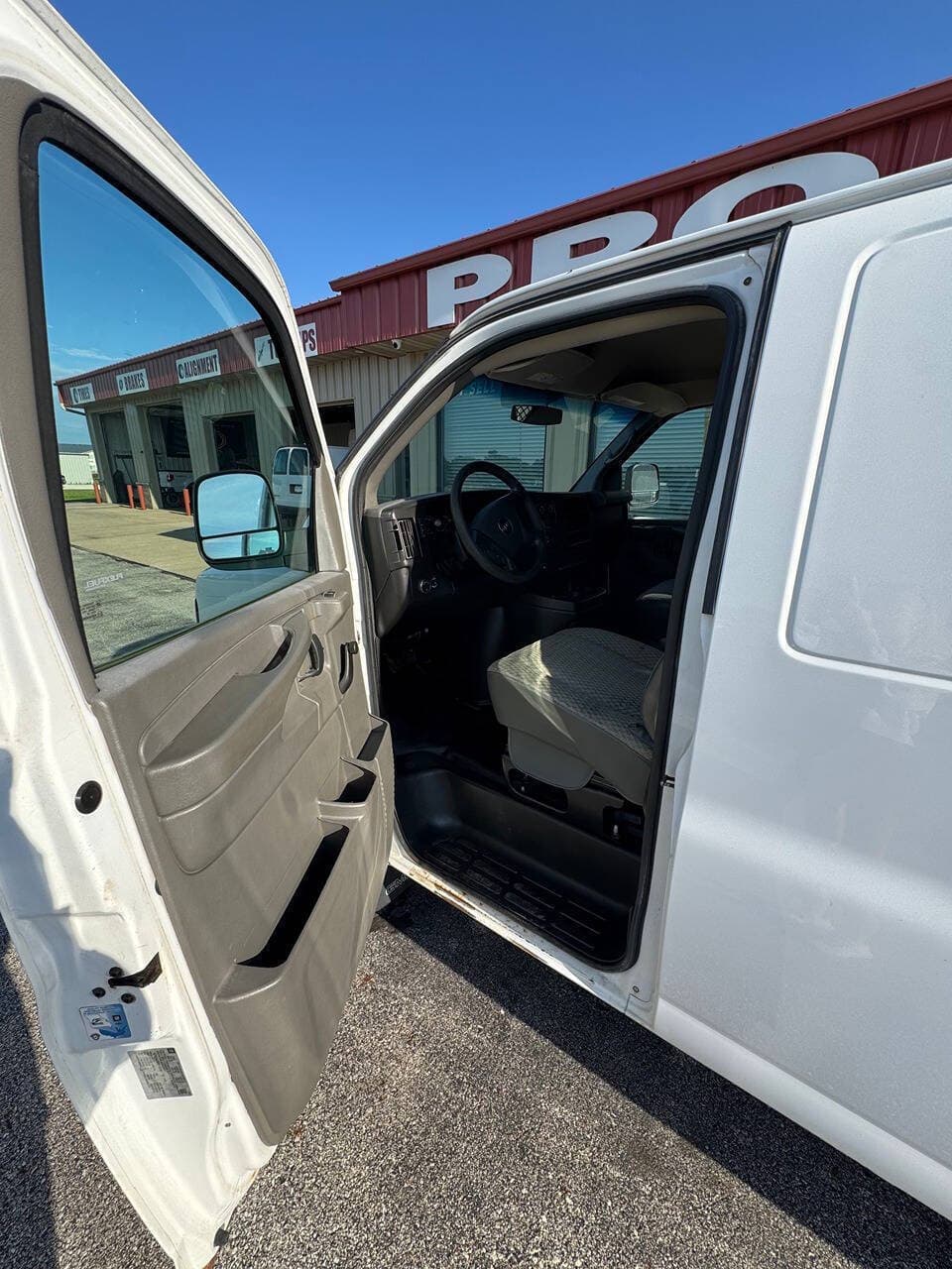 2013 GMC Savana — photo 7 of 11