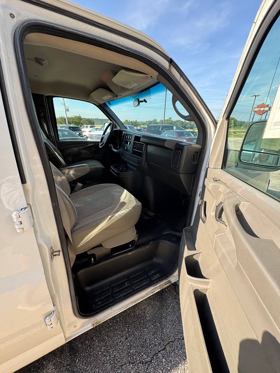 2013 GMC Savana — photo 8 of 11