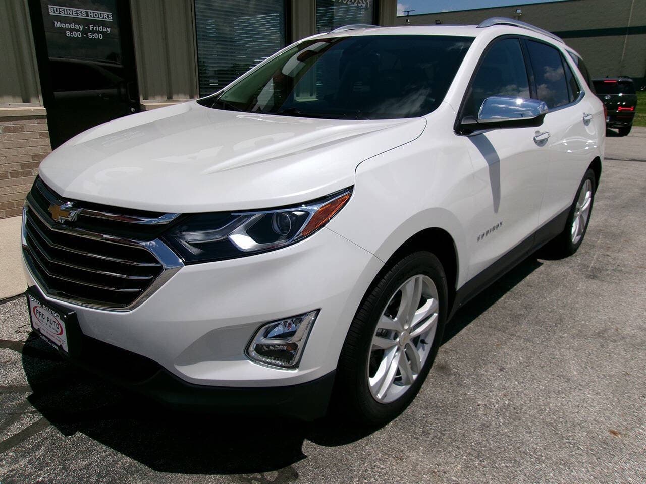 2018 Chevrolet Equinox — photo 2 of 12