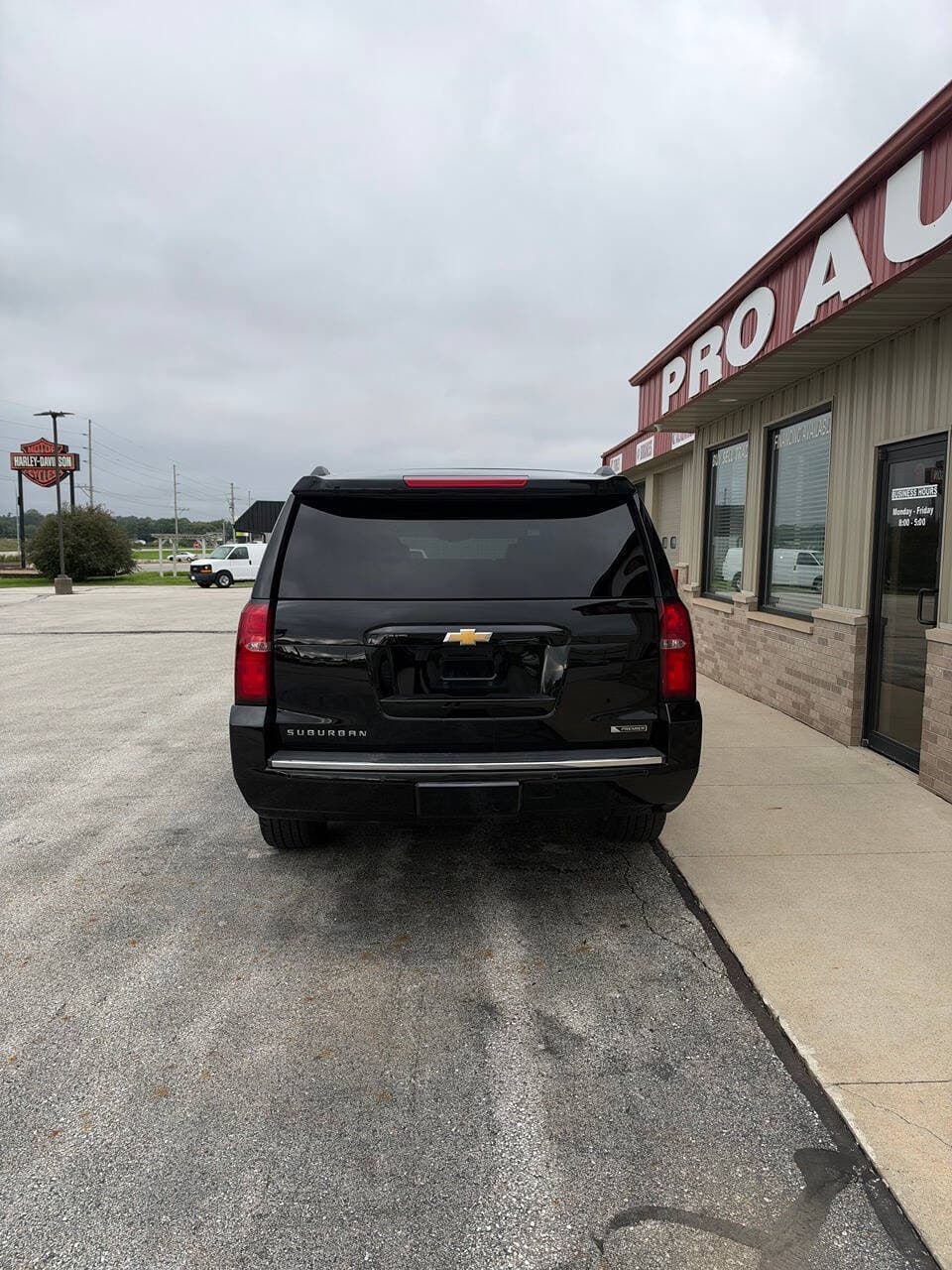 2018 Chevrolet Suburban — photo 18 of 18