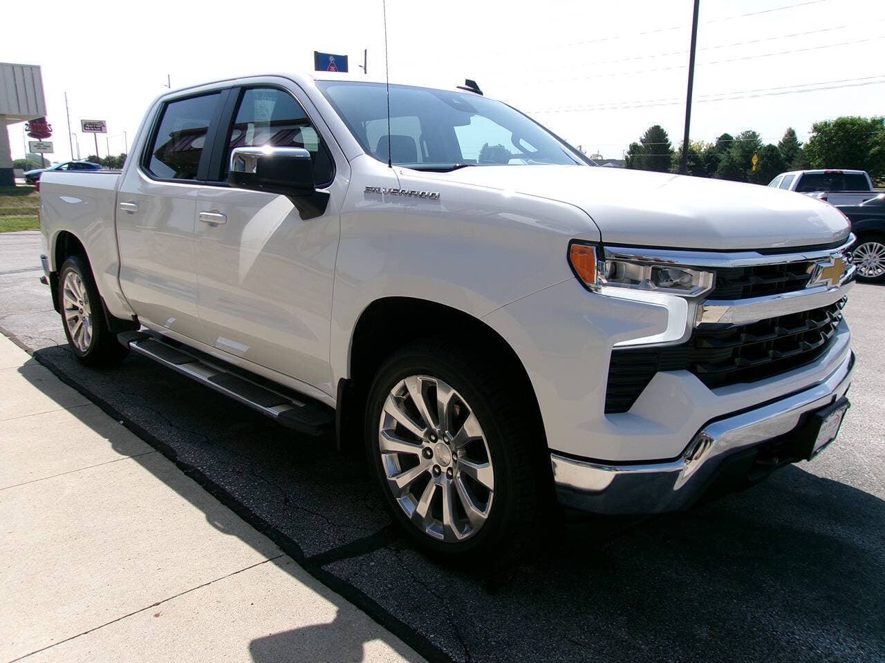 2024 Chevrolet Silverado 1500 — photo 4 of 24