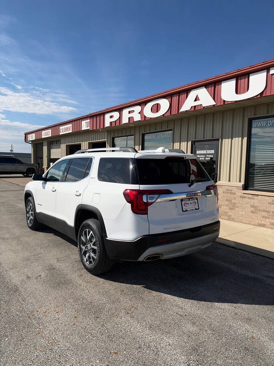 2023 GMC Acadia — photo 3 of 16