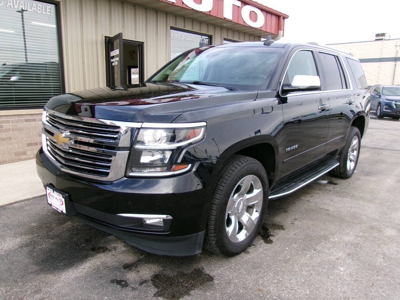 2017 Chevrolet Tahoe — photo 2 of 27