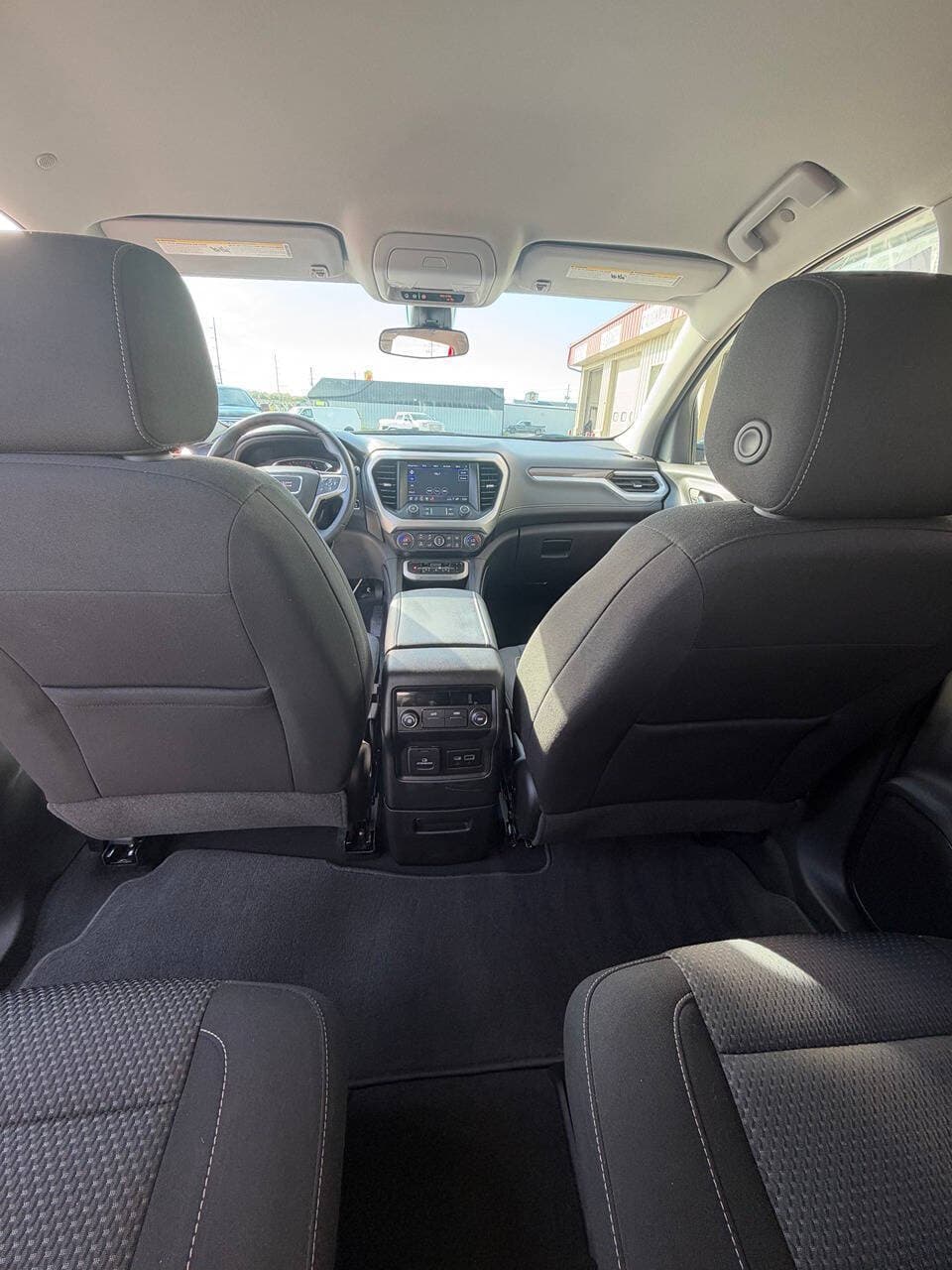 2022 GMC Acadia — photo 13 of 16