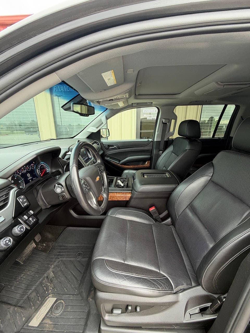 2018 Chevrolet Suburban — photo 7 of 18