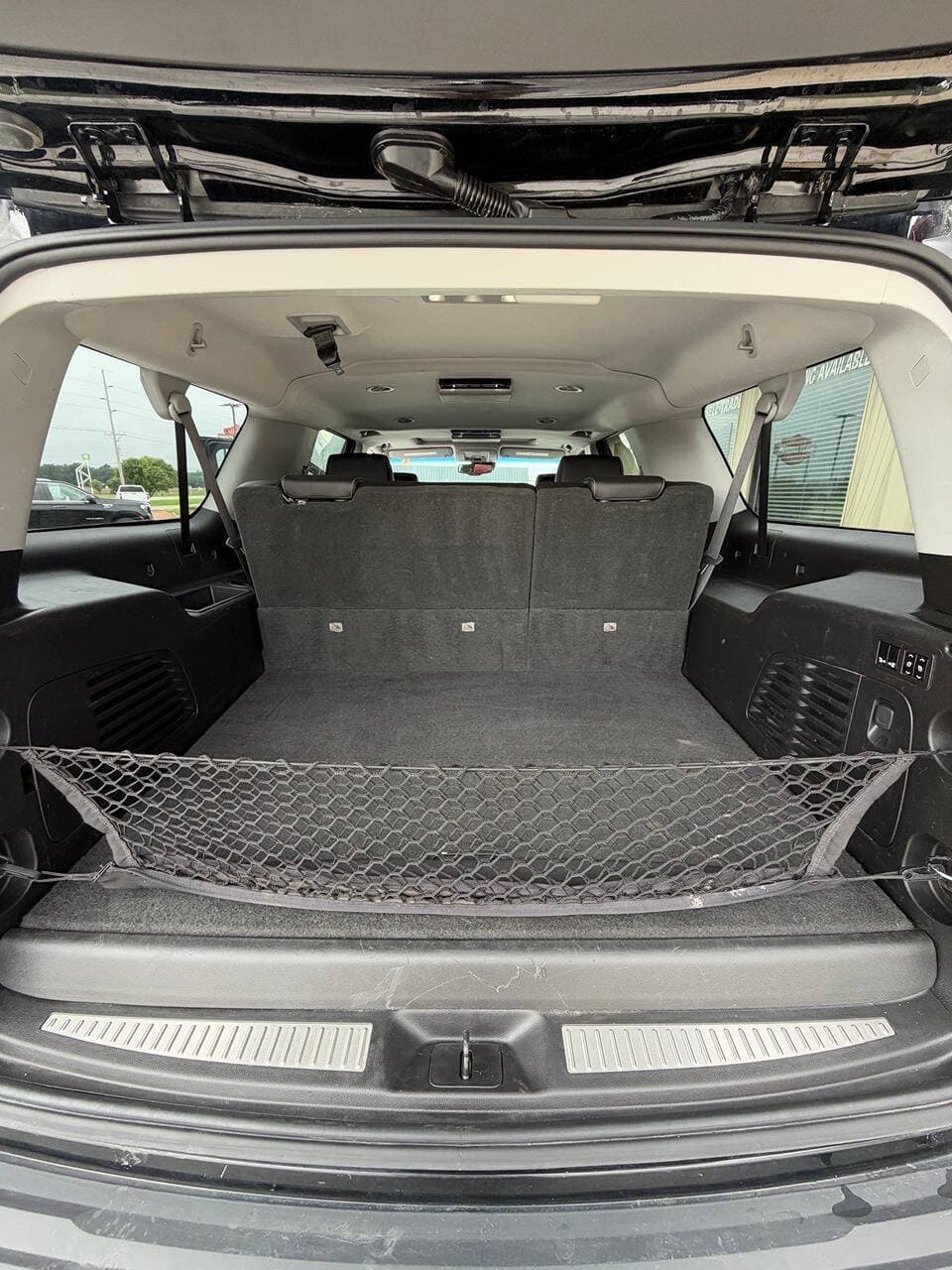2018 Chevrolet Suburban — photo 17 of 18