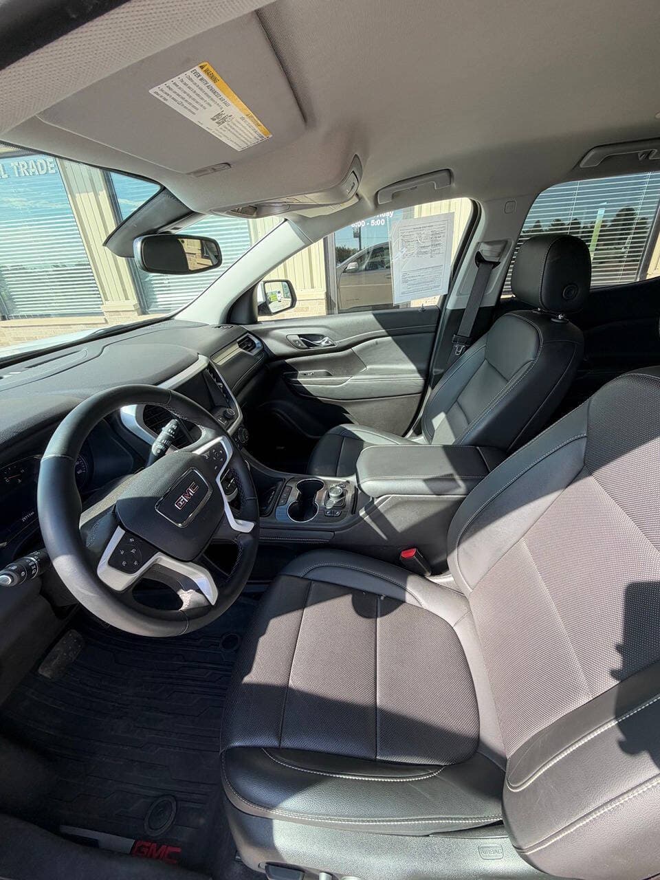 2023 GMC Acadia — photo 9 of 16