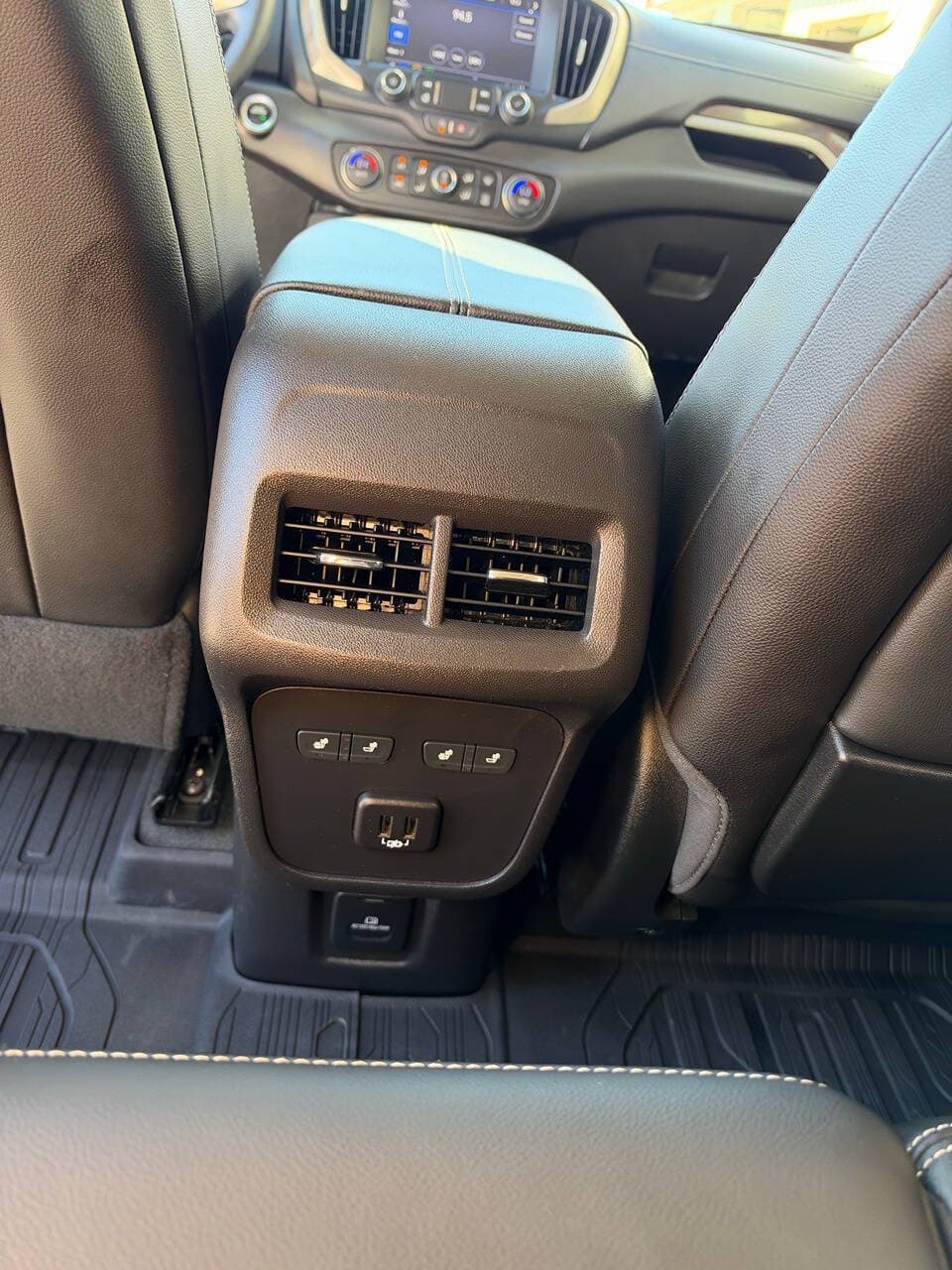 2024 GMC Terrain — photo 14 of 17