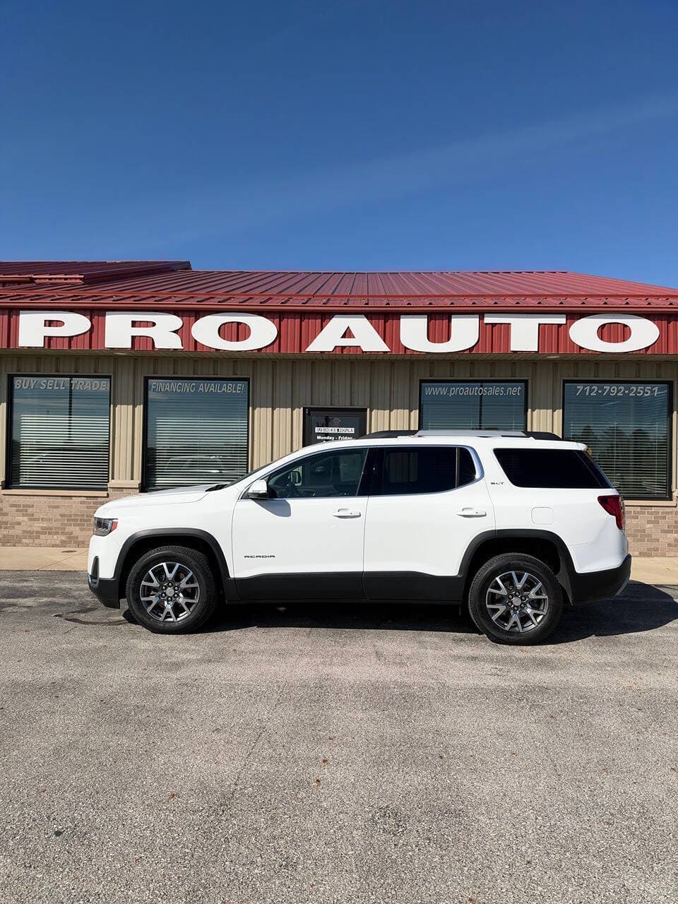 2023 GMC Acadia — photo 1 of 16