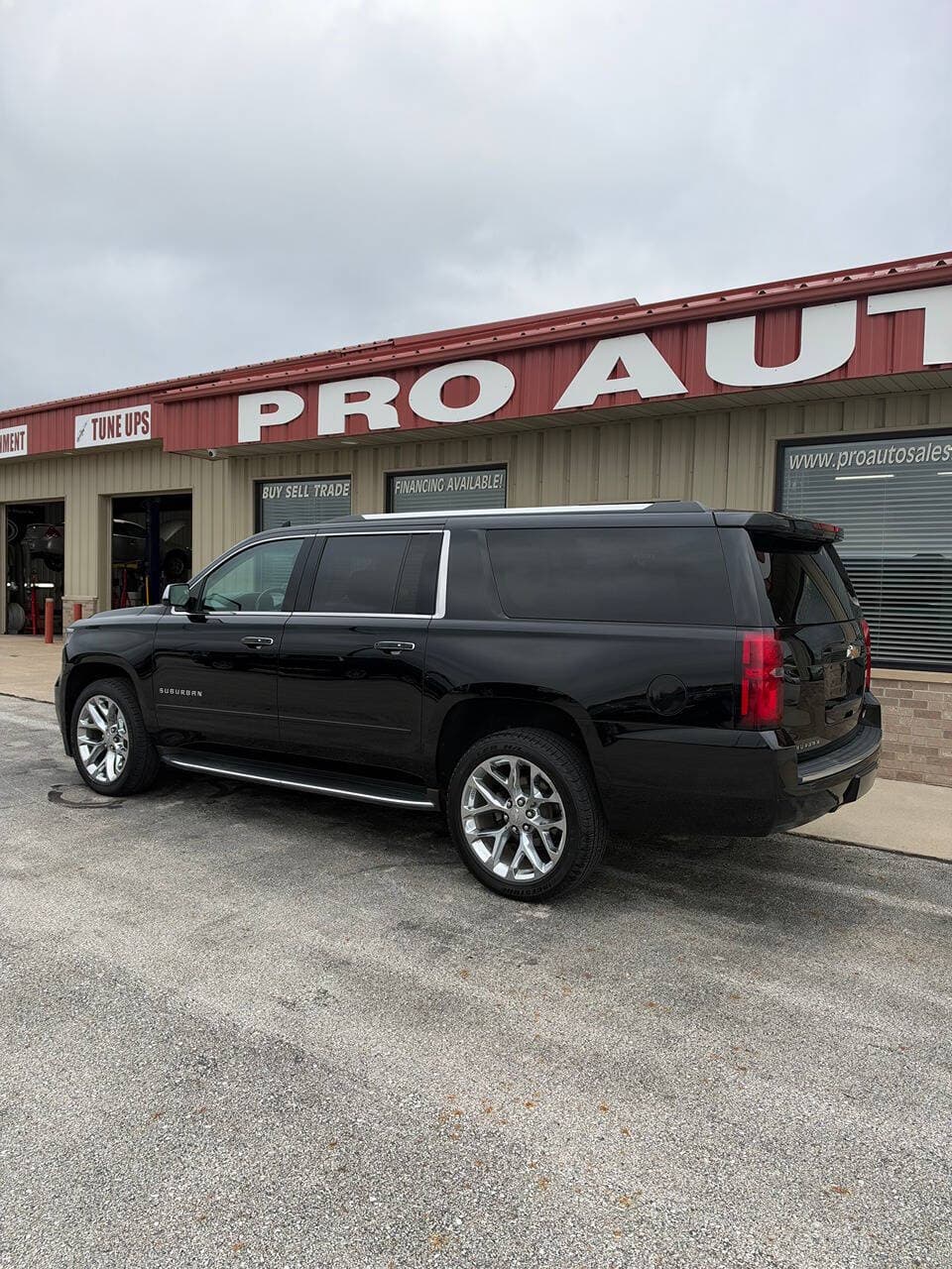 2018 Chevrolet Suburban — photo 3 of 18