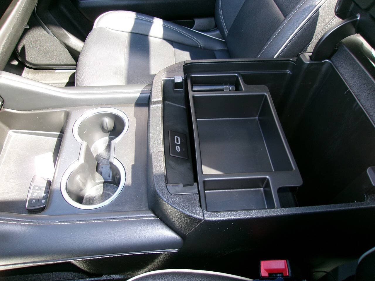 2022 GMC Yukon XL — photo 17 of 27