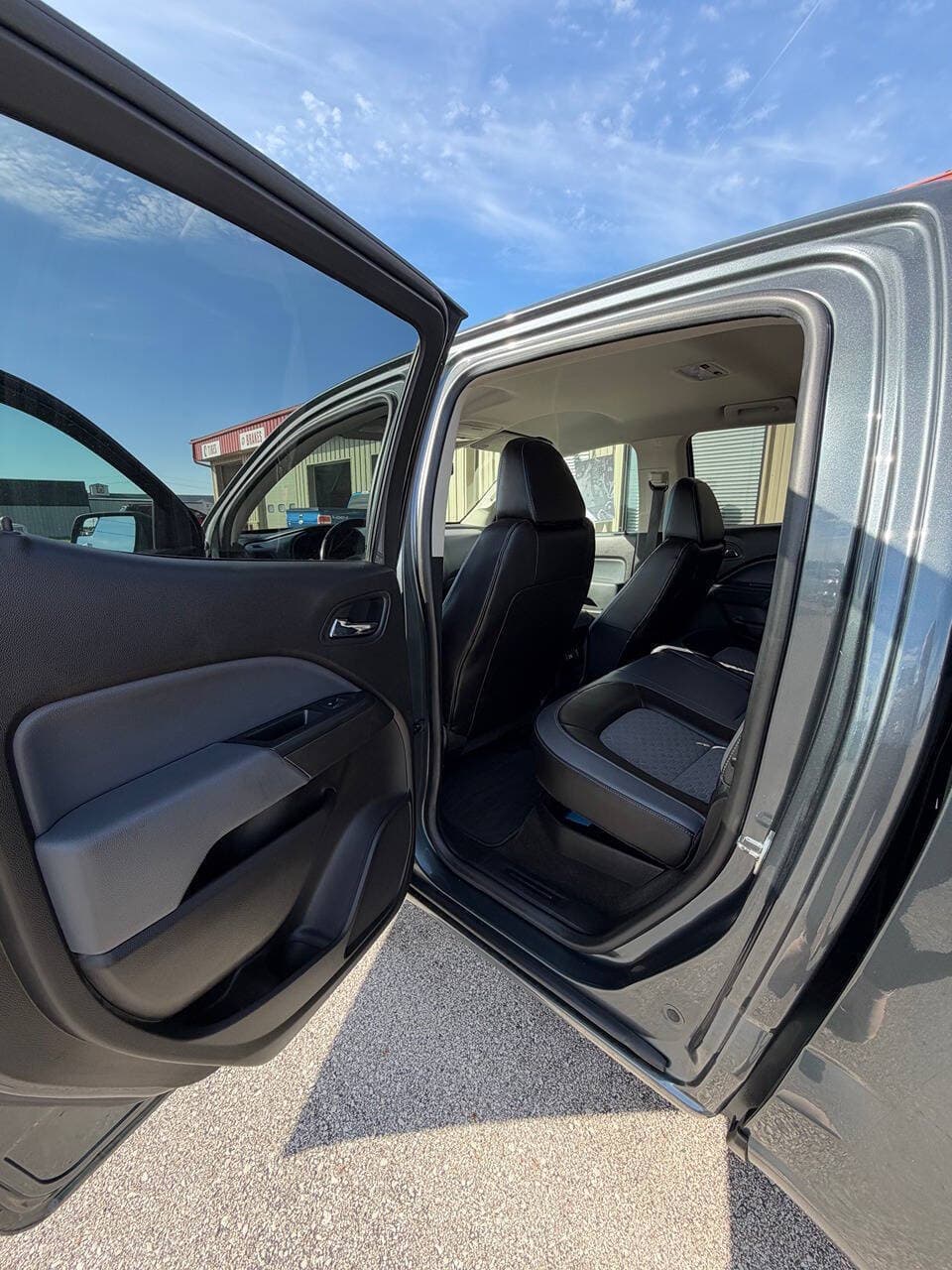 2015 Chevrolet Colorado — photo 9 of 12