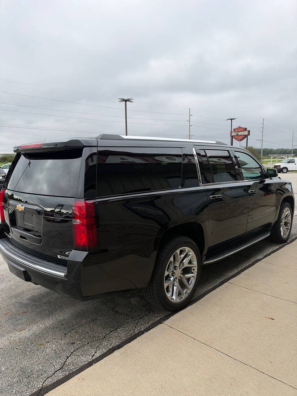 2018 Chevrolet Suburban — photo 4 of 18