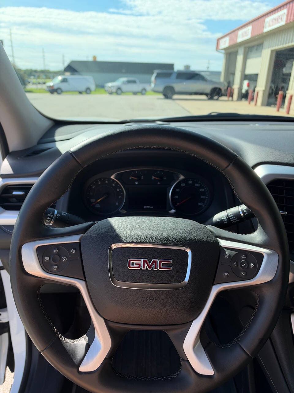2023 GMC Acadia — photo 6 of 16