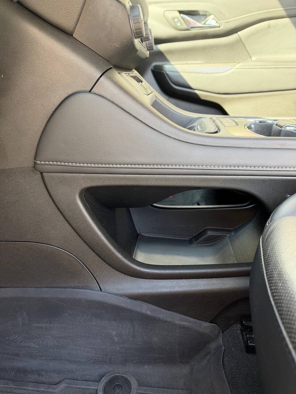 2023 GMC Acadia — photo 10 of 16