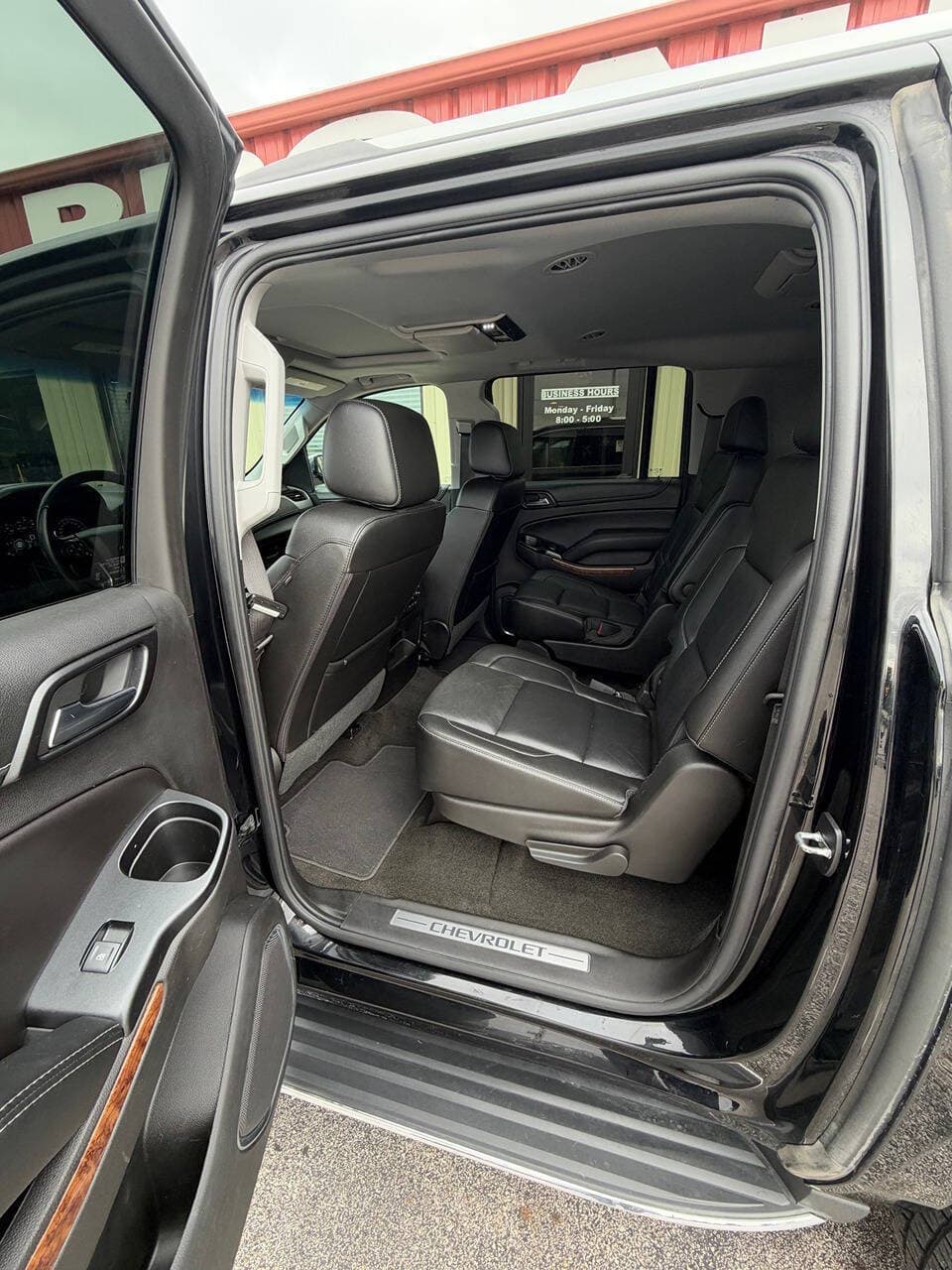 2018 Chevrolet Suburban — photo 12 of 18