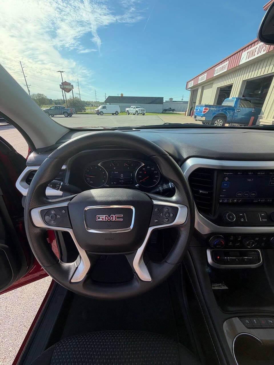 2022 GMC Acadia — photo 6 of 16