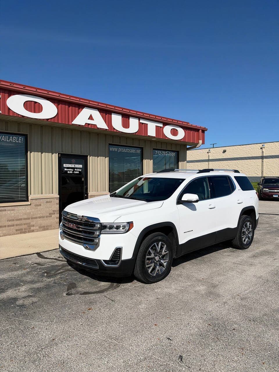 2023 GMC Acadia — photo 2 of 16