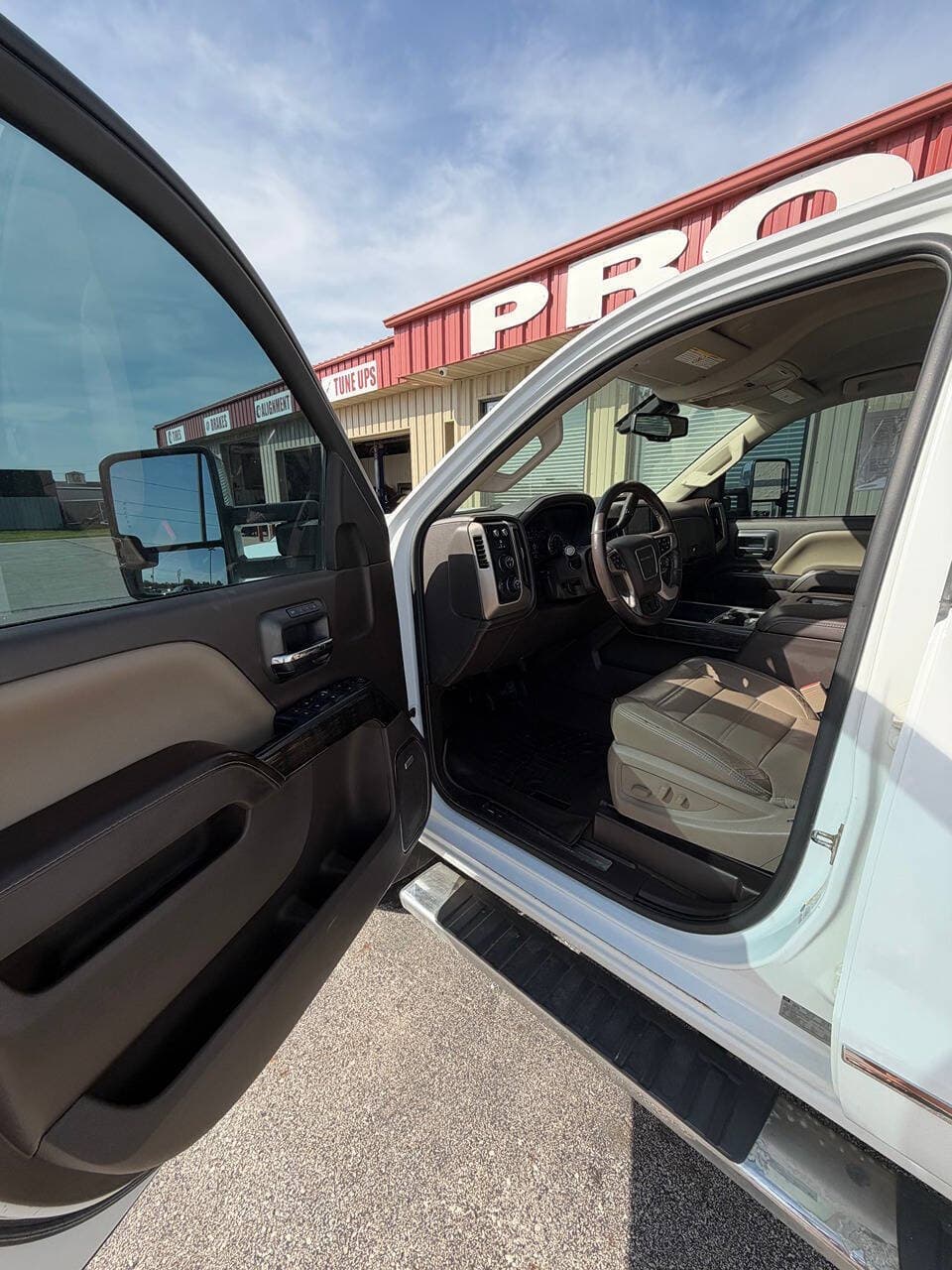 2016 GMC Sierra 2500HD — photo 3 of 8
