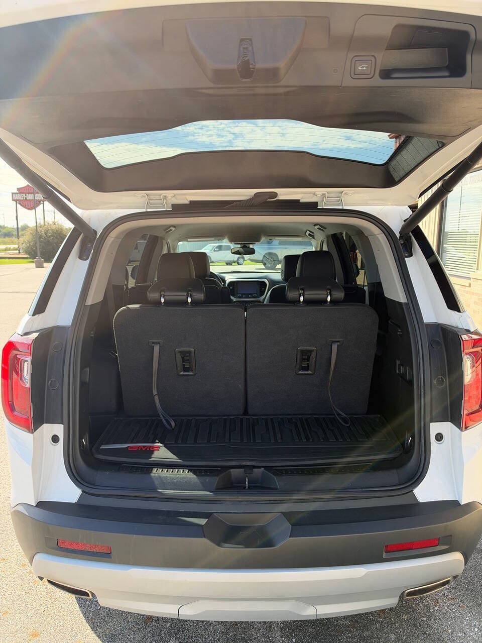 2023 GMC Acadia — photo 15 of 16