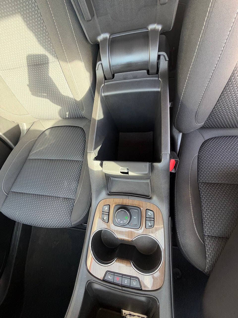 2022 GMC Acadia — photo 8 of 16
