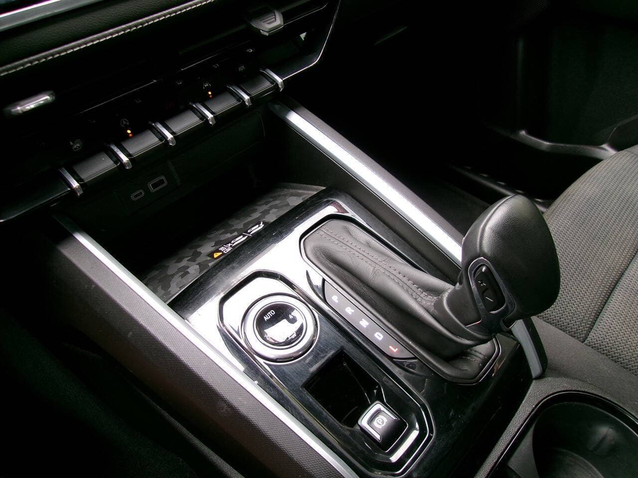 2024 Chevrolet Colorado — photo 16 of 21