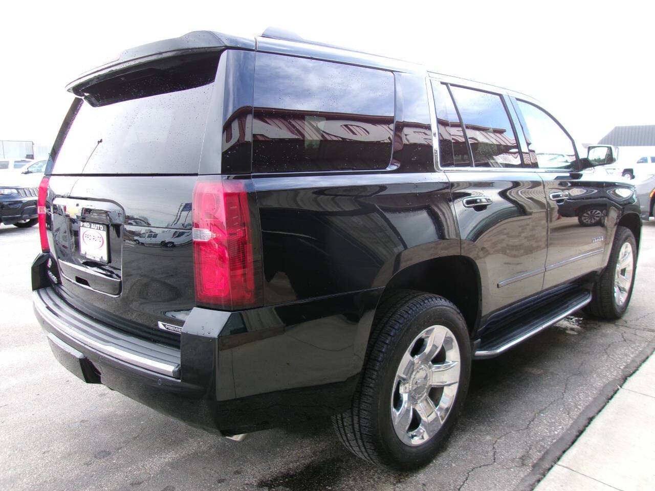 2017 Chevrolet Tahoe — photo 5 of 27