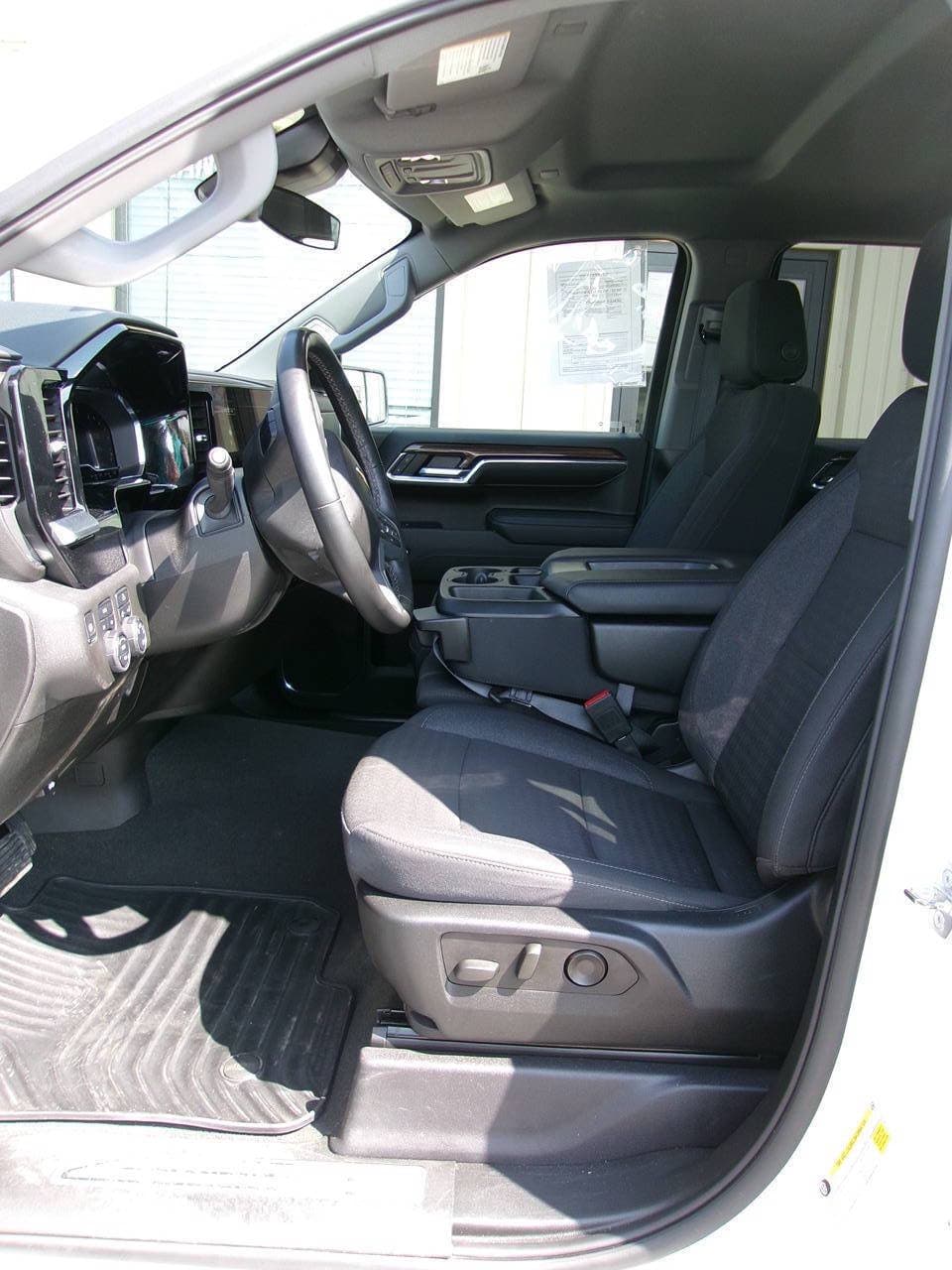 2024 Chevrolet Silverado 1500 — photo 10 of 24