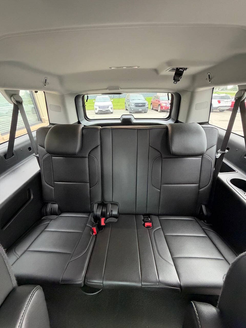 2018 Chevrolet Suburban — photo 13 of 18