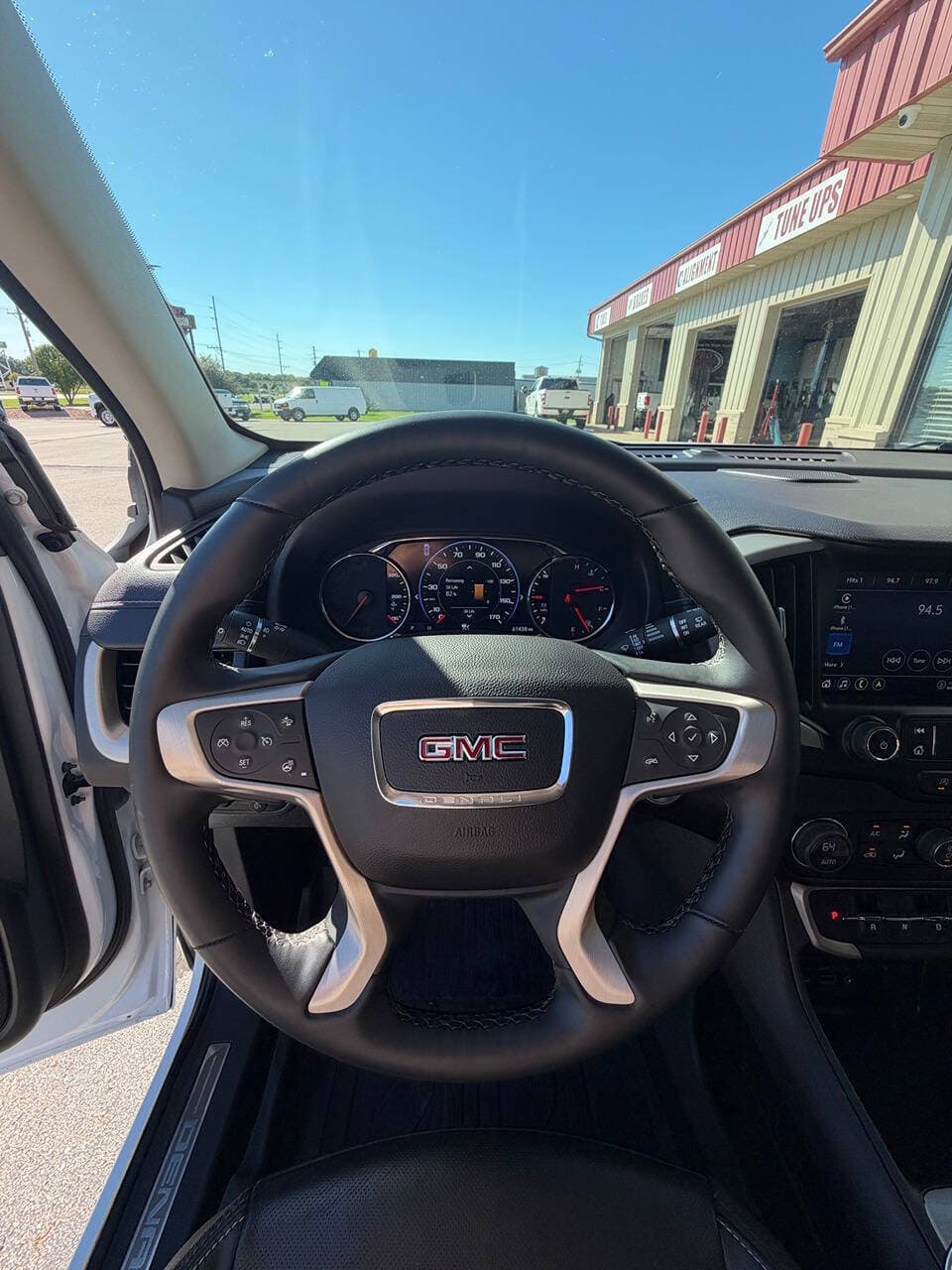2024 GMC Terrain — photo 9 of 17