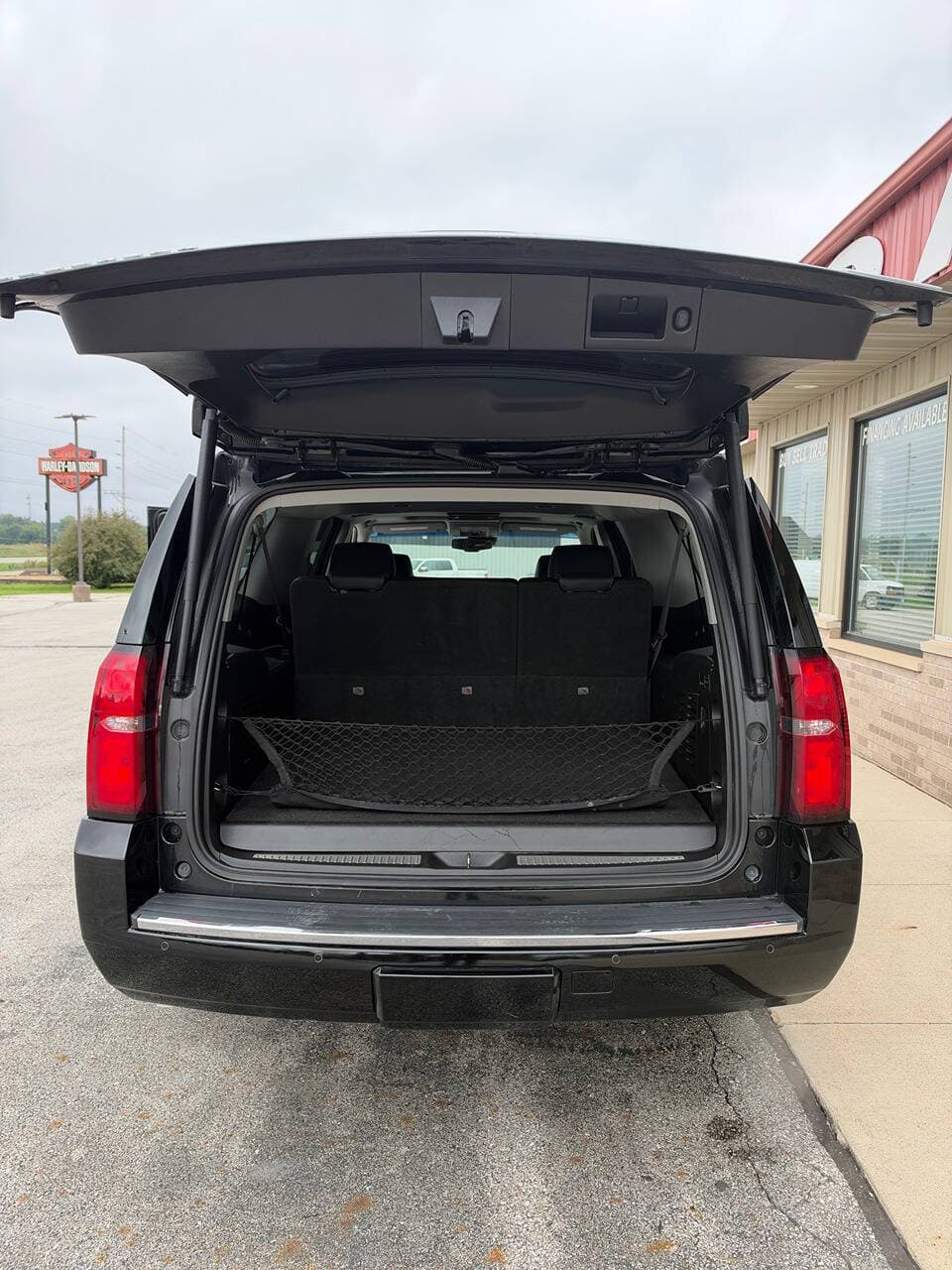 2018 Chevrolet Suburban — photo 16 of 18