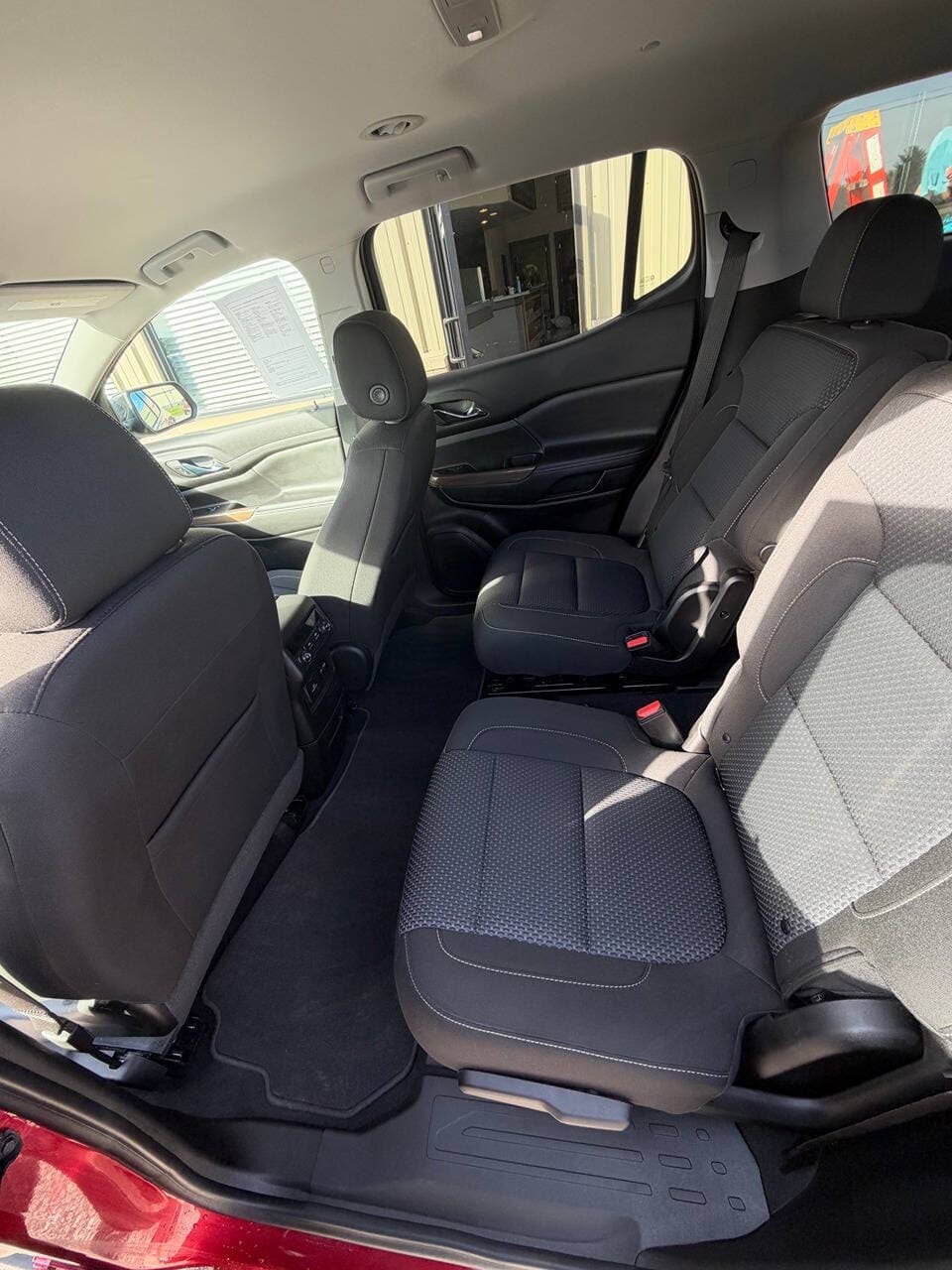 2022 GMC Acadia — photo 11 of 16
