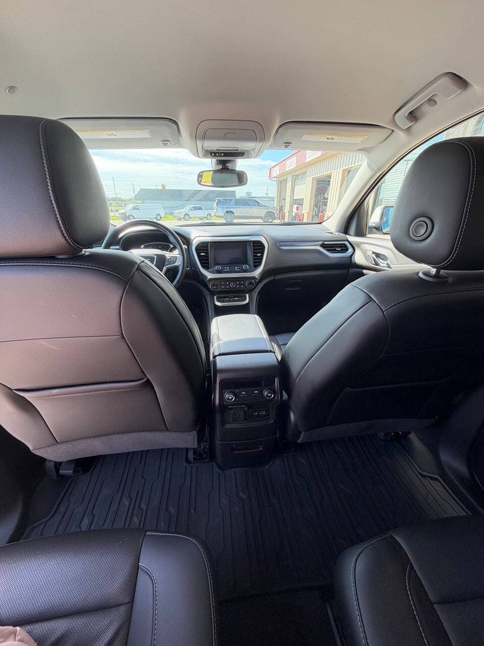 2023 GMC Acadia — photo 12 of 16