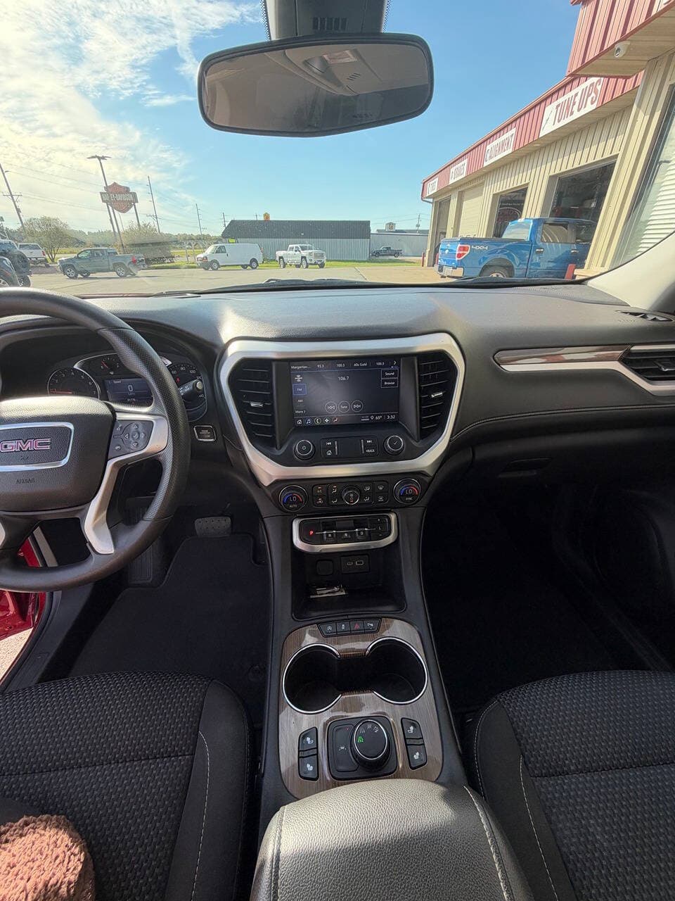 2022 GMC Acadia — photo 7 of 16