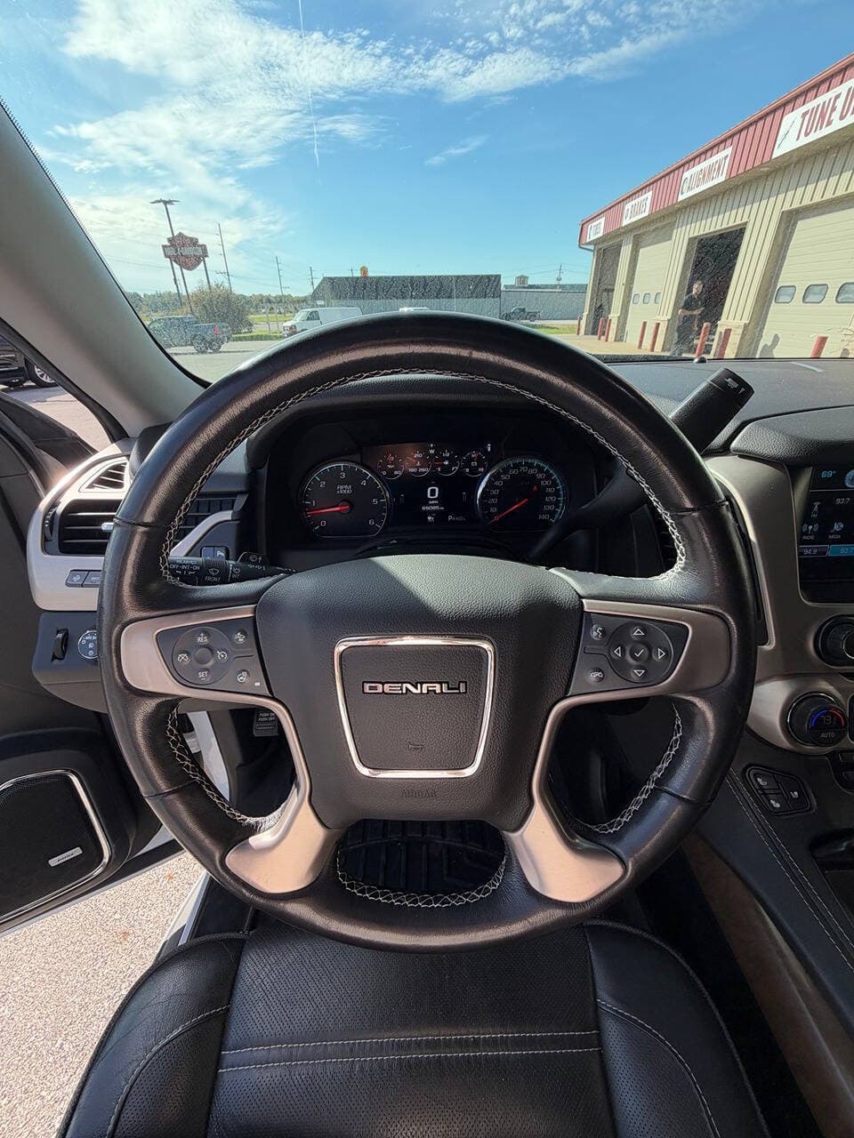 2019 GMC Yukon — photo 6 of 16