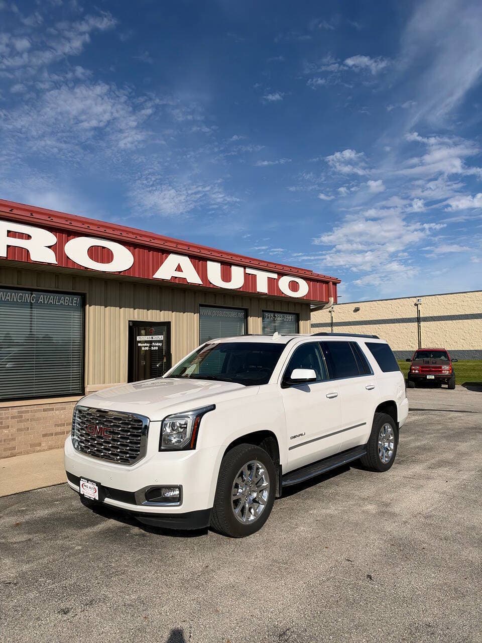 2019 GMC Yukon — photo 2 of 16
