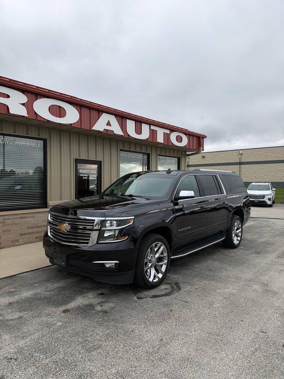 2018 Chevrolet Suburban — photo 2 of 18