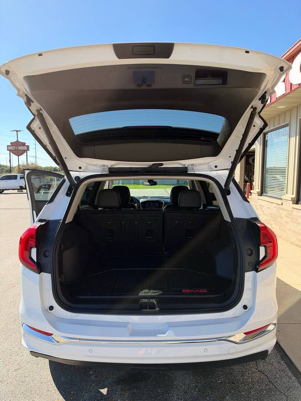 2024 GMC Terrain — photo 16 of 17
