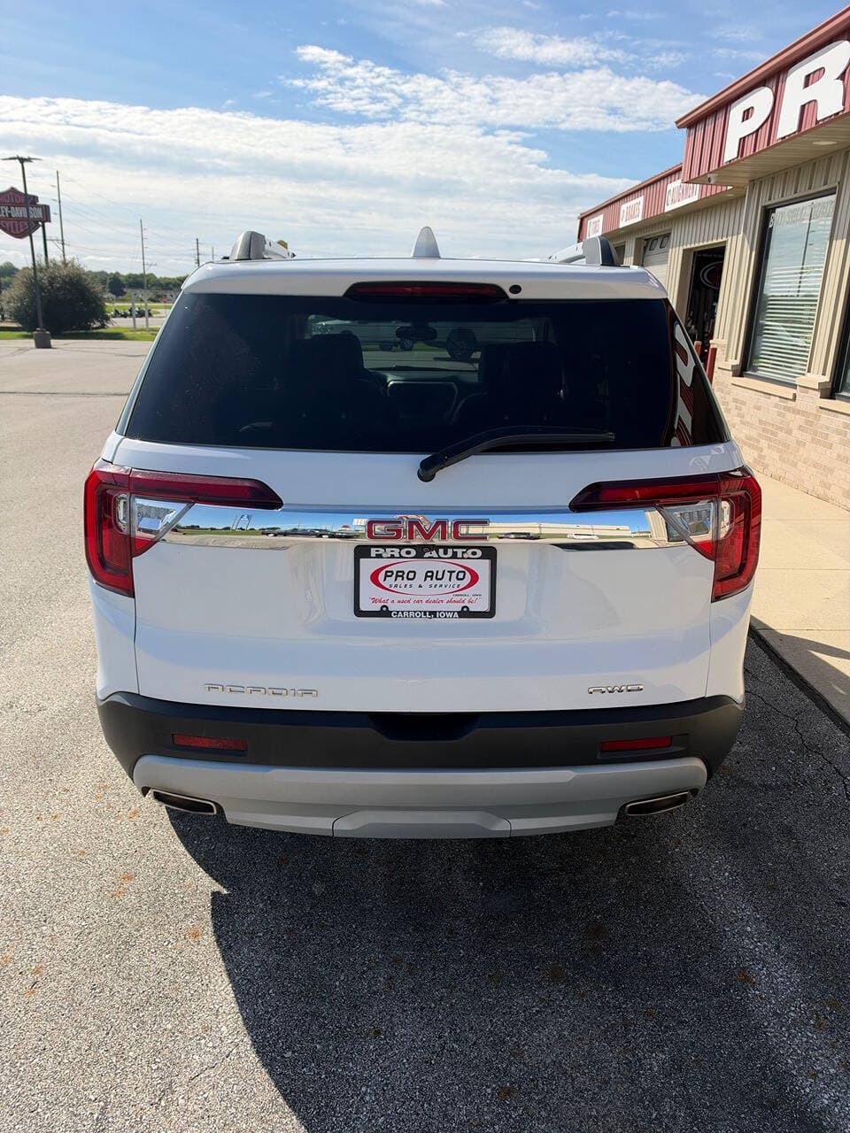 2023 GMC Acadia — photo 4 of 16