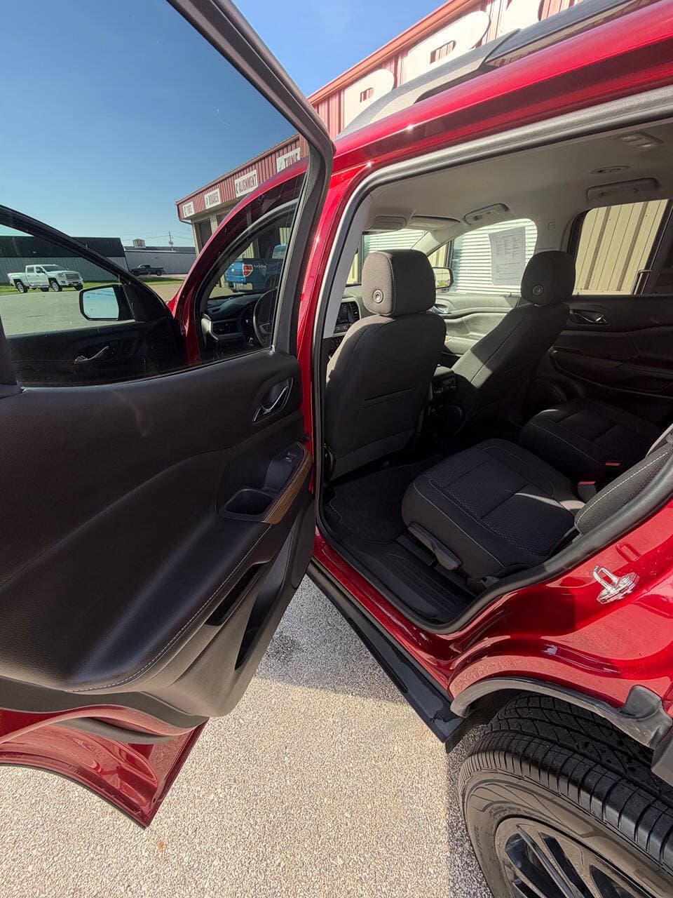 2022 GMC Acadia — photo 10 of 16