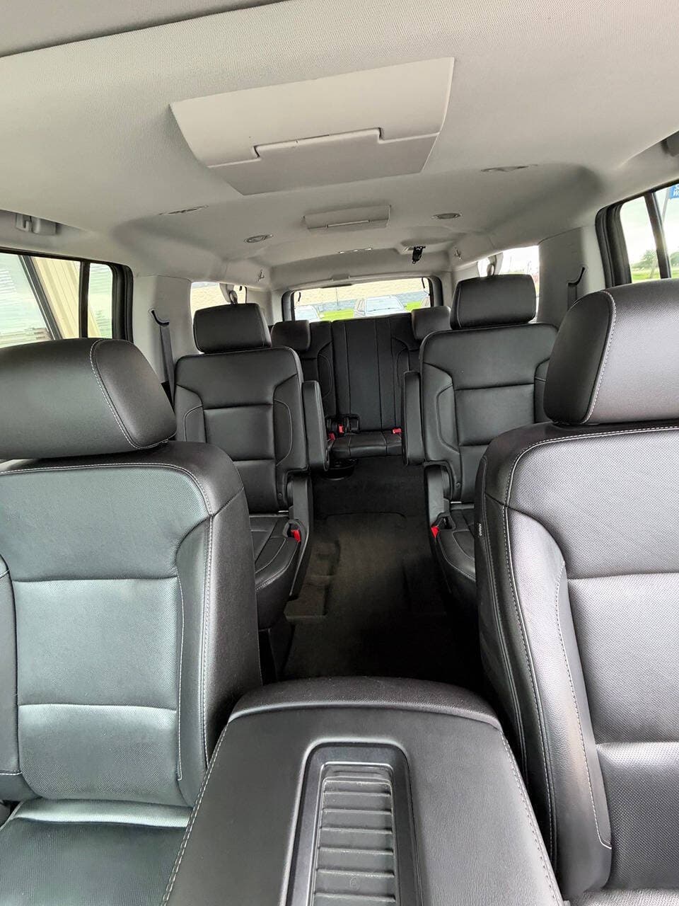 2018 Chevrolet Suburban — photo 11 of 18