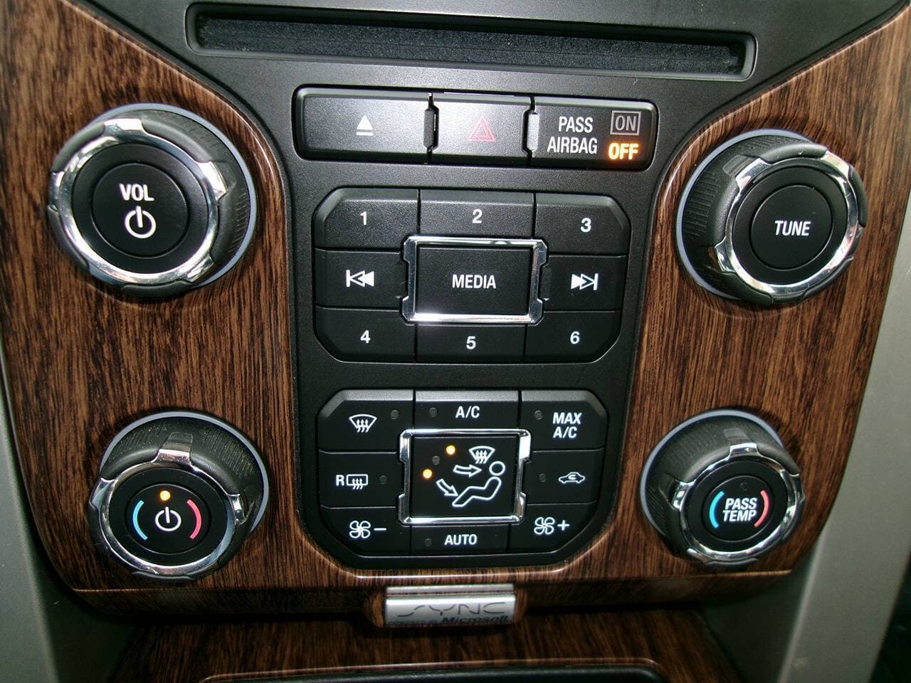 2014 Ford F-150 Lariat - Photo 16