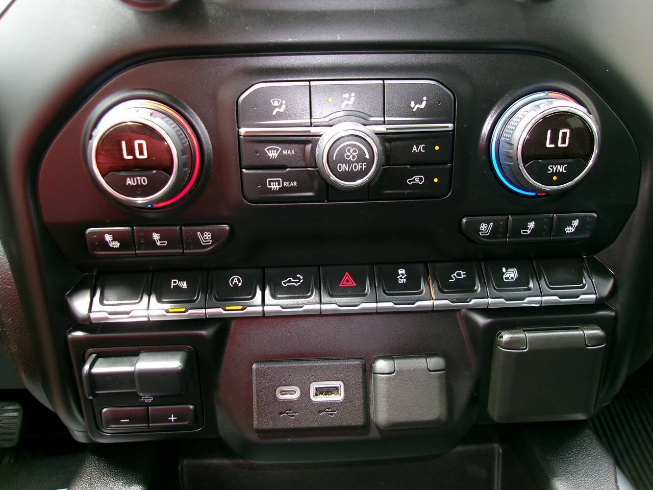 2019 Chevrolet Silverado 1500 LTZ - Photo 15