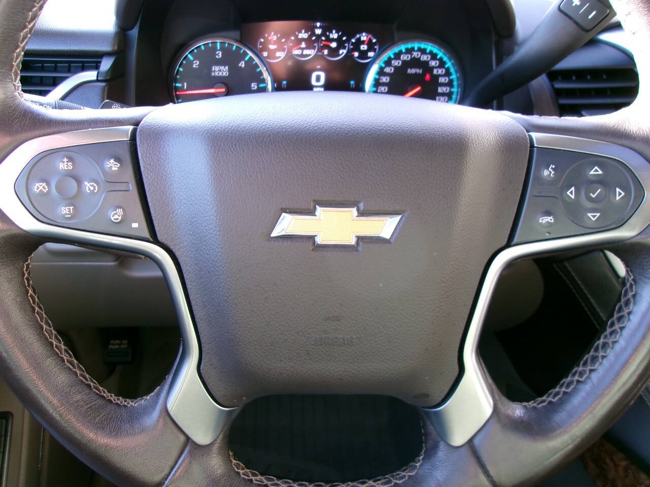 2019 Chevrolet Suburban Premier - Photo 11