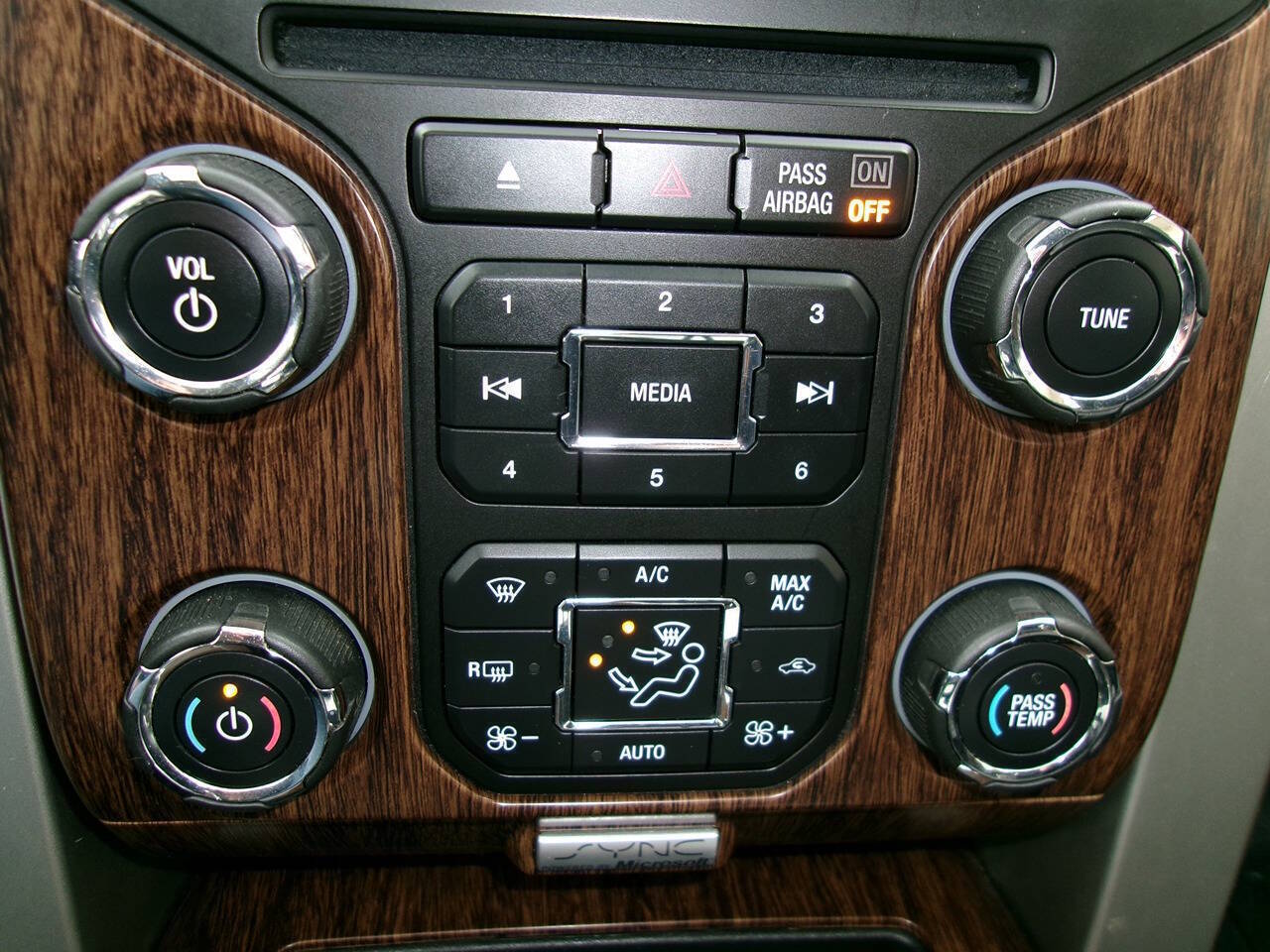 2014 Ford F-150 Lariat - Photo 16